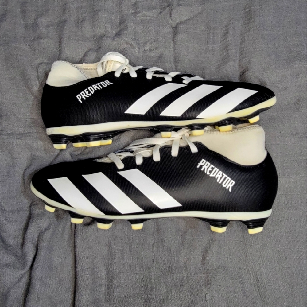 Size 5.5 Adidas Predator soccer cleats